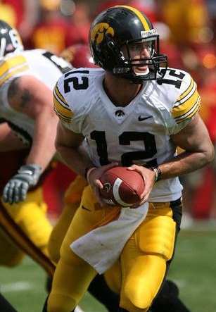 <span class="mw-page-title-main">Ricky Stanzi</span> American gridiron football player (born 1987)