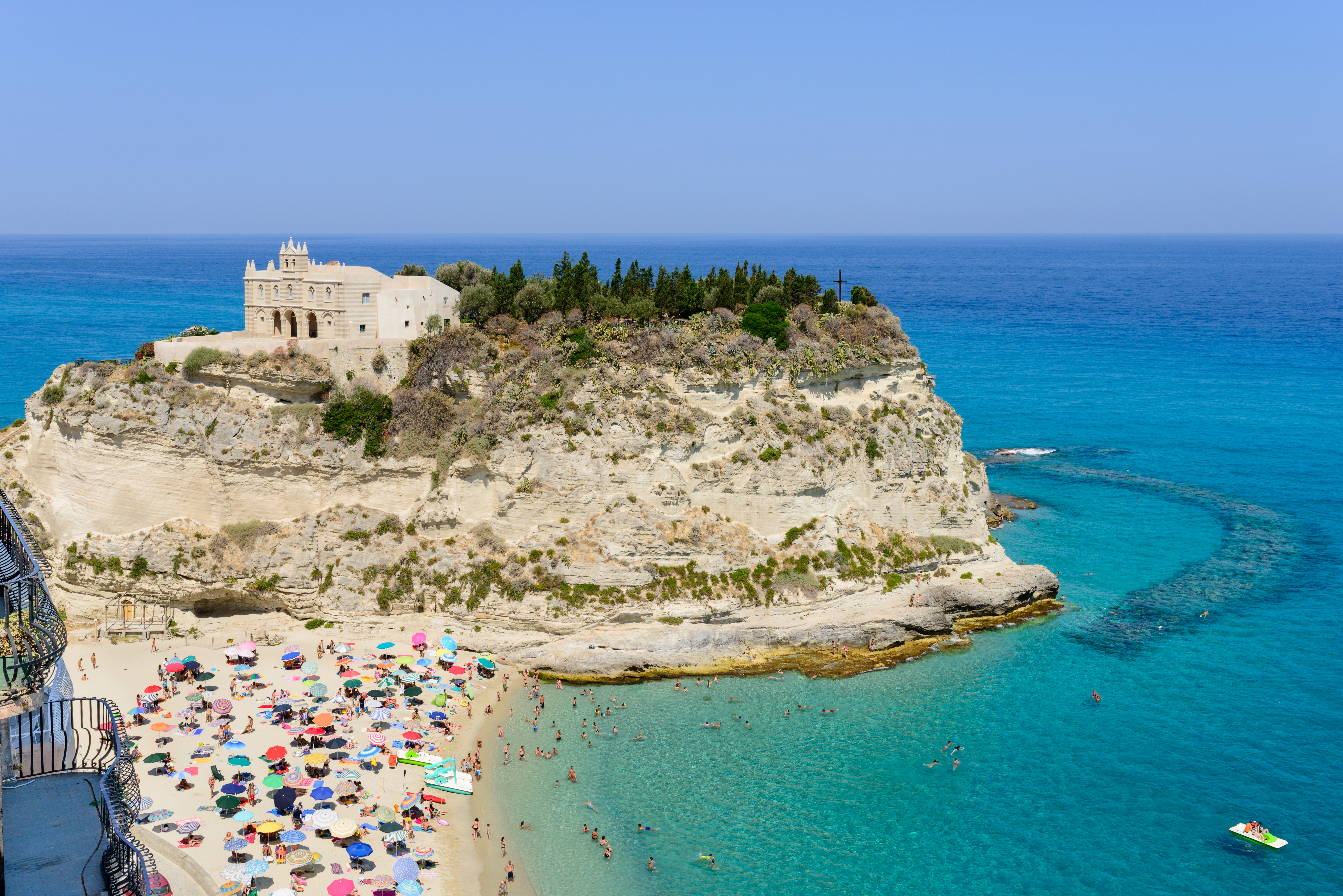 Калабрия. Тропеа Калабрия Италия. Тропея Калабрия. Пляж Тропея Италия. Santa Maria dell' Isola, Тропеа, Италия.