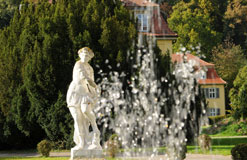 File:Schlosspark Bad Brückenau.jpg