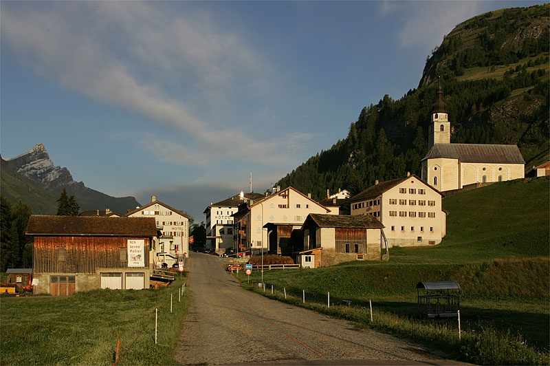 File:Spluegen-Dorf.jpg