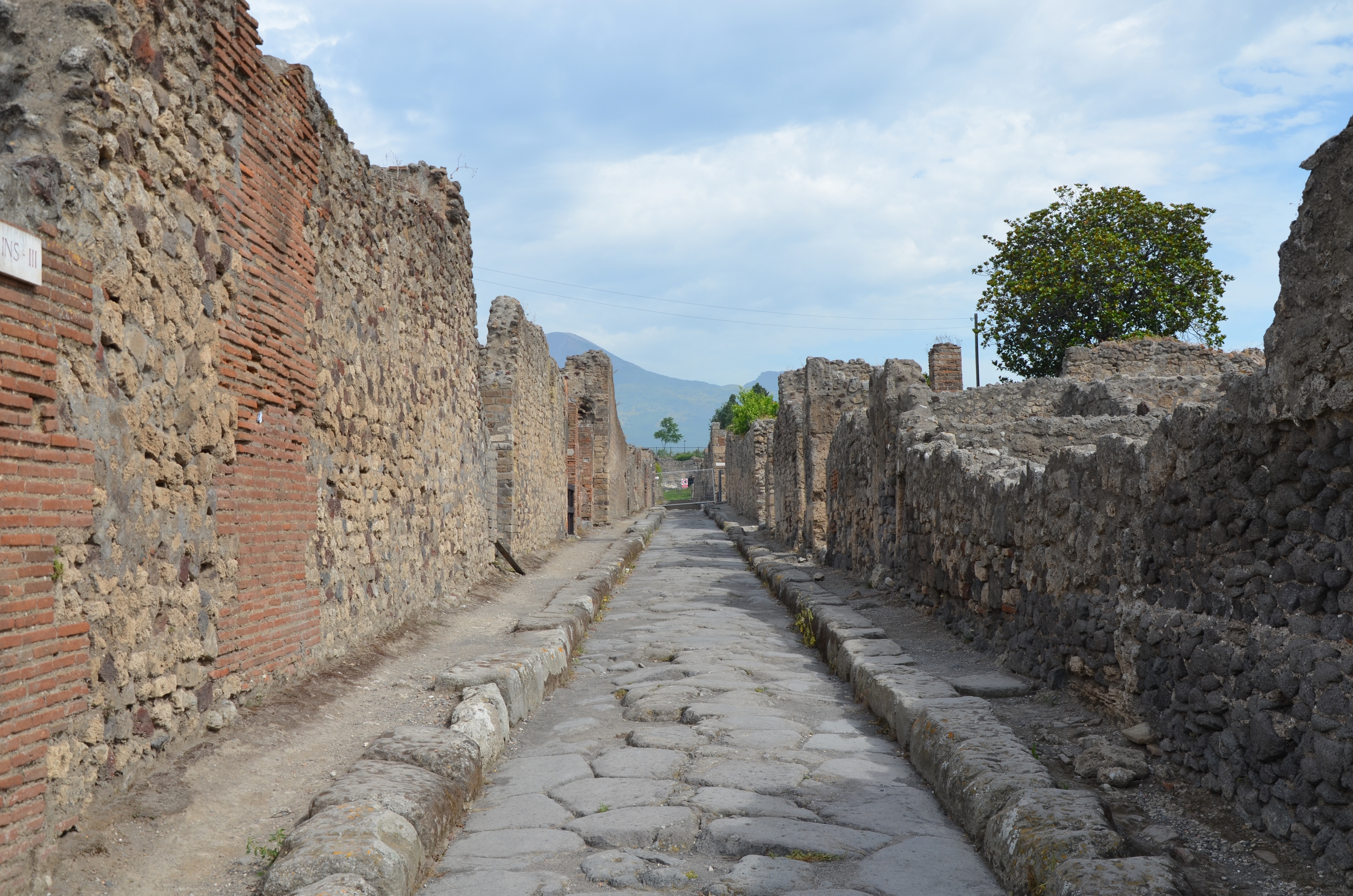 During the roman. Помпеи улица гробниц. Помпеи фото и пояснения.