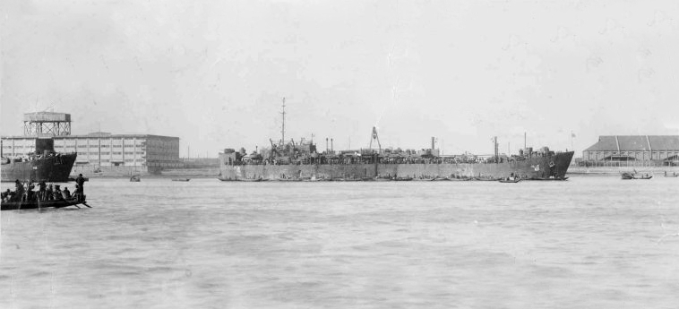 File:USS Adonis (ARL-4) anchored at Shanghai, China, 4 February 1946.jpg