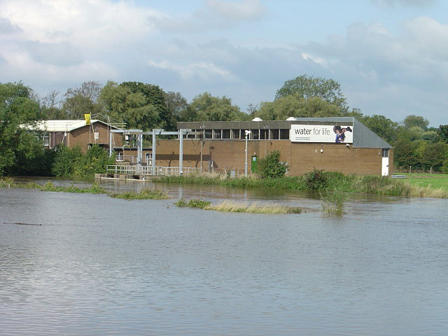 File:Water extraction plant - geograph.org.uk - 955088.jpg