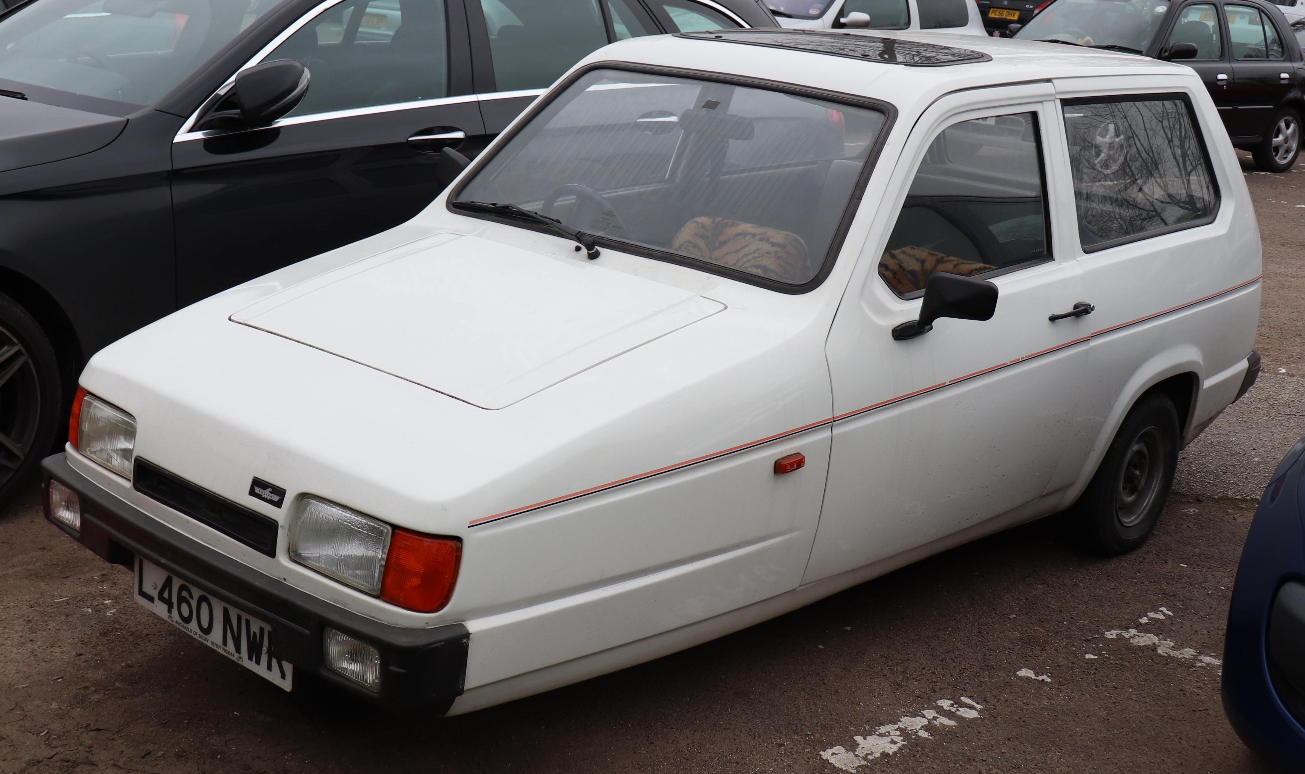 File:1993 Reliant Robin LX 850cc Front.jpg - Wikimedia Commons