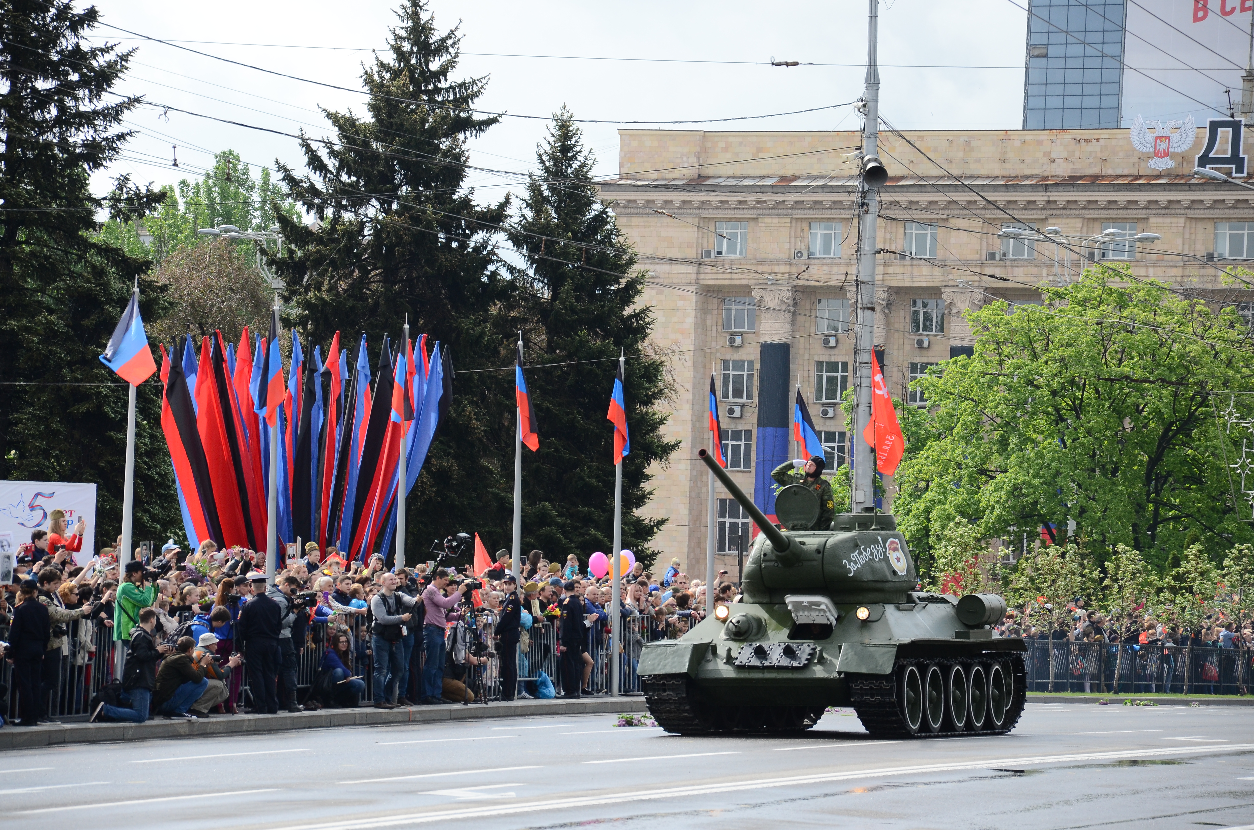 День города донецка 2024. 9 Мая ДНР. Донецк 2019. 9 Мая ПНРЭ. Гудок Победы ДНР.