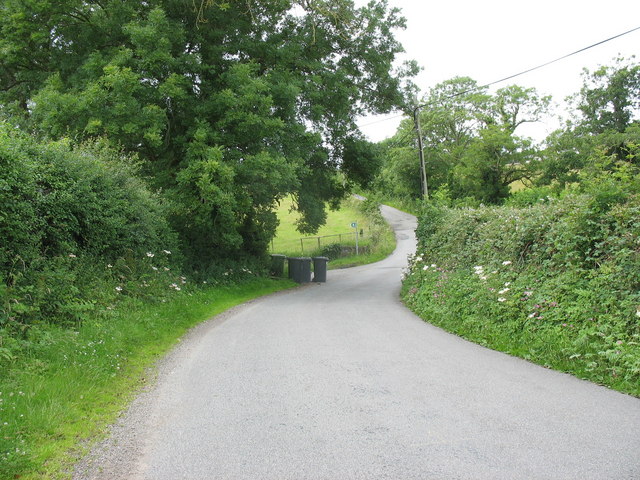 File:Approaching the turning for Ty'n Pwll - geograph.org.uk - 887799.jpg
