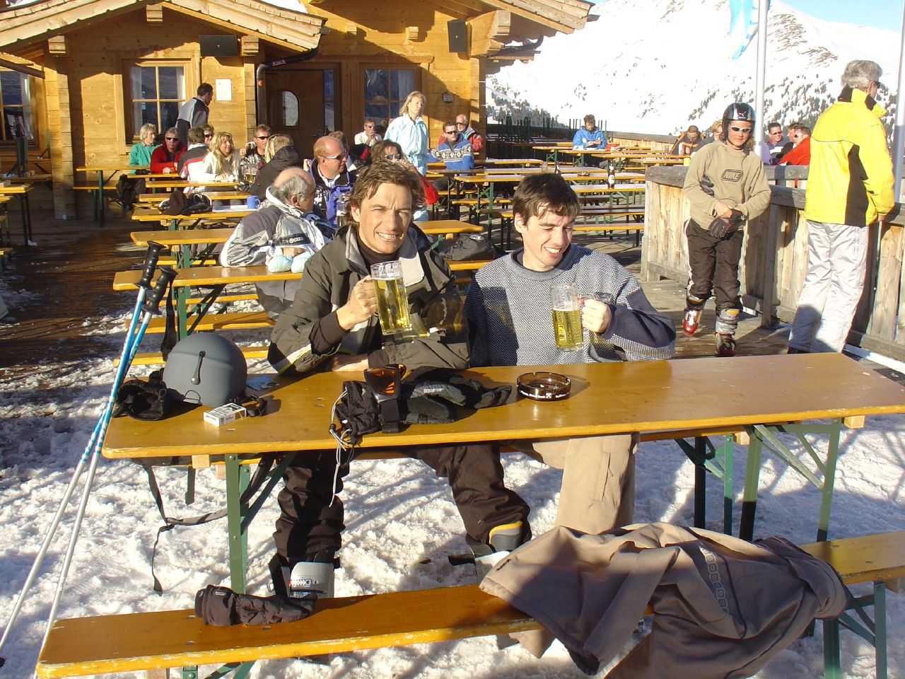 File:Après ski in Gerlos, Tyrol.jpg - Wikimedia Commons