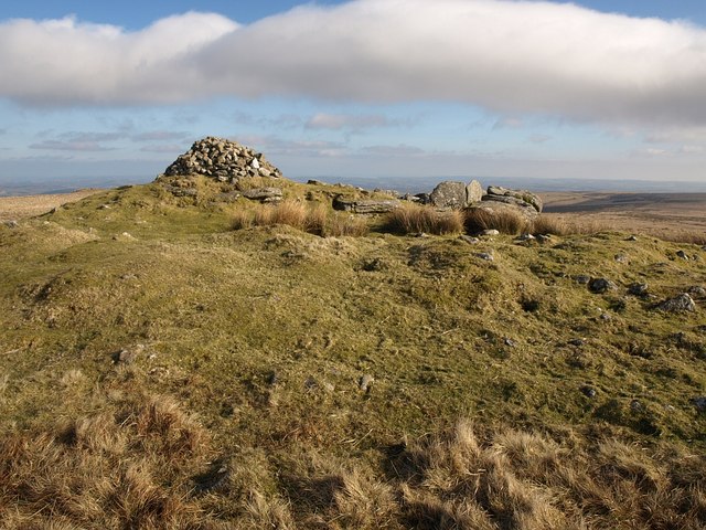 File:Cairn, Pupers Hill - geograph.org.uk - 1182323.jpg