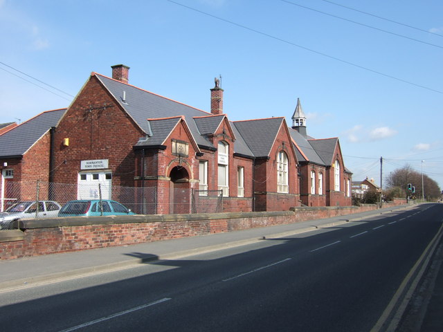 File:Council Offices, Normanton - geograph.org.uk - 364086.jpg