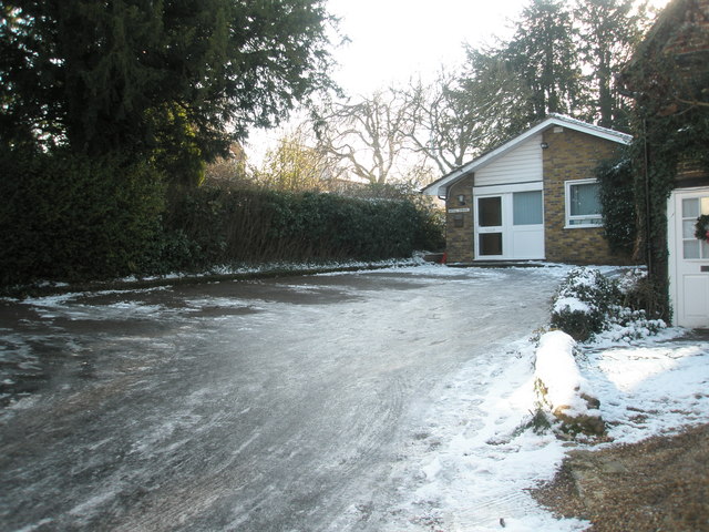 File:Dentists in Roke Lane - geograph.org.uk - 1626040.jpg