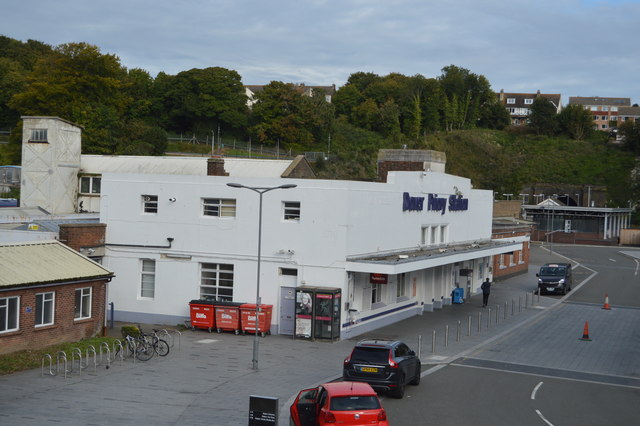 File:Dover Priory Station - geograph.org.uk - 5664054.jpg