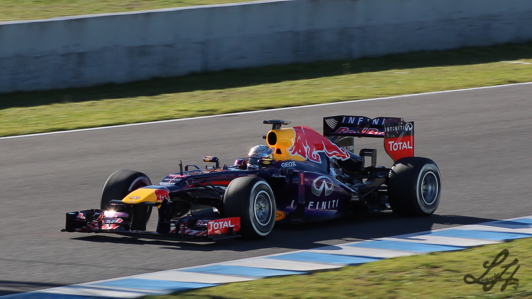 File:F1 2013 Jerez test - Red Bull 2.jpg - Wikimedia Commons