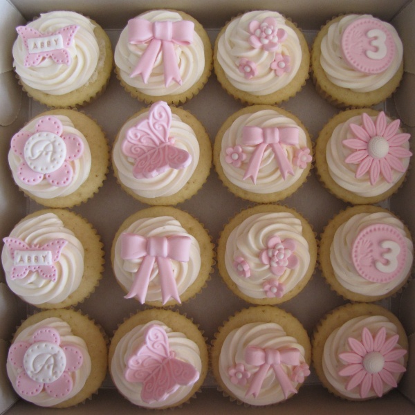 File:Girly 3rd Birthday Cupcakes (3927306011).jpg