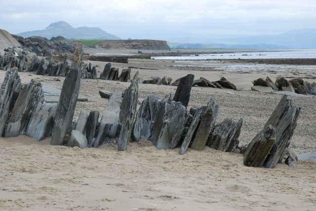 File:Grwynau Creigiau Afonwen Rock Groynes - geograph.org.uk - 549378.jpg