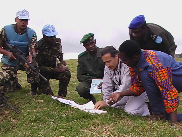 File:Gustavo Gonzalez planning disarmament in Ituri, east of Congo.jpg