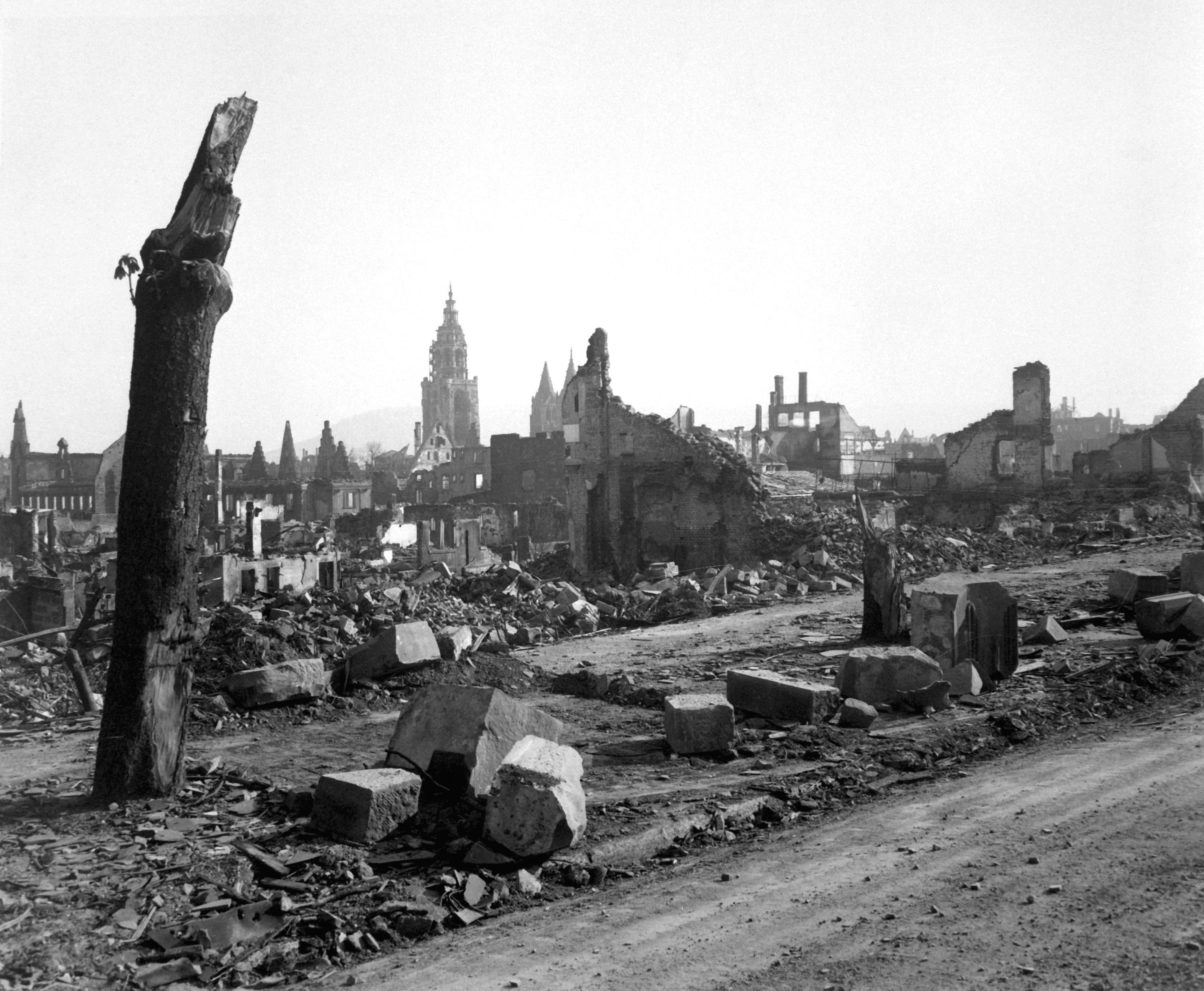 Панорама бомбежки Дрездена