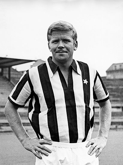 File:Helmut Haller - Juventus FC (late 1960s).jpg