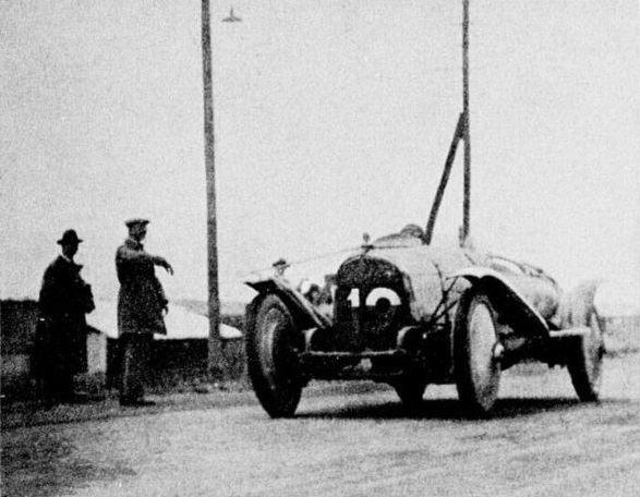 File:Henri Rougier vainqueur du GP de l'A.C.F. Tourisme en 1922, sur Voisin à Strasbourg.jpg