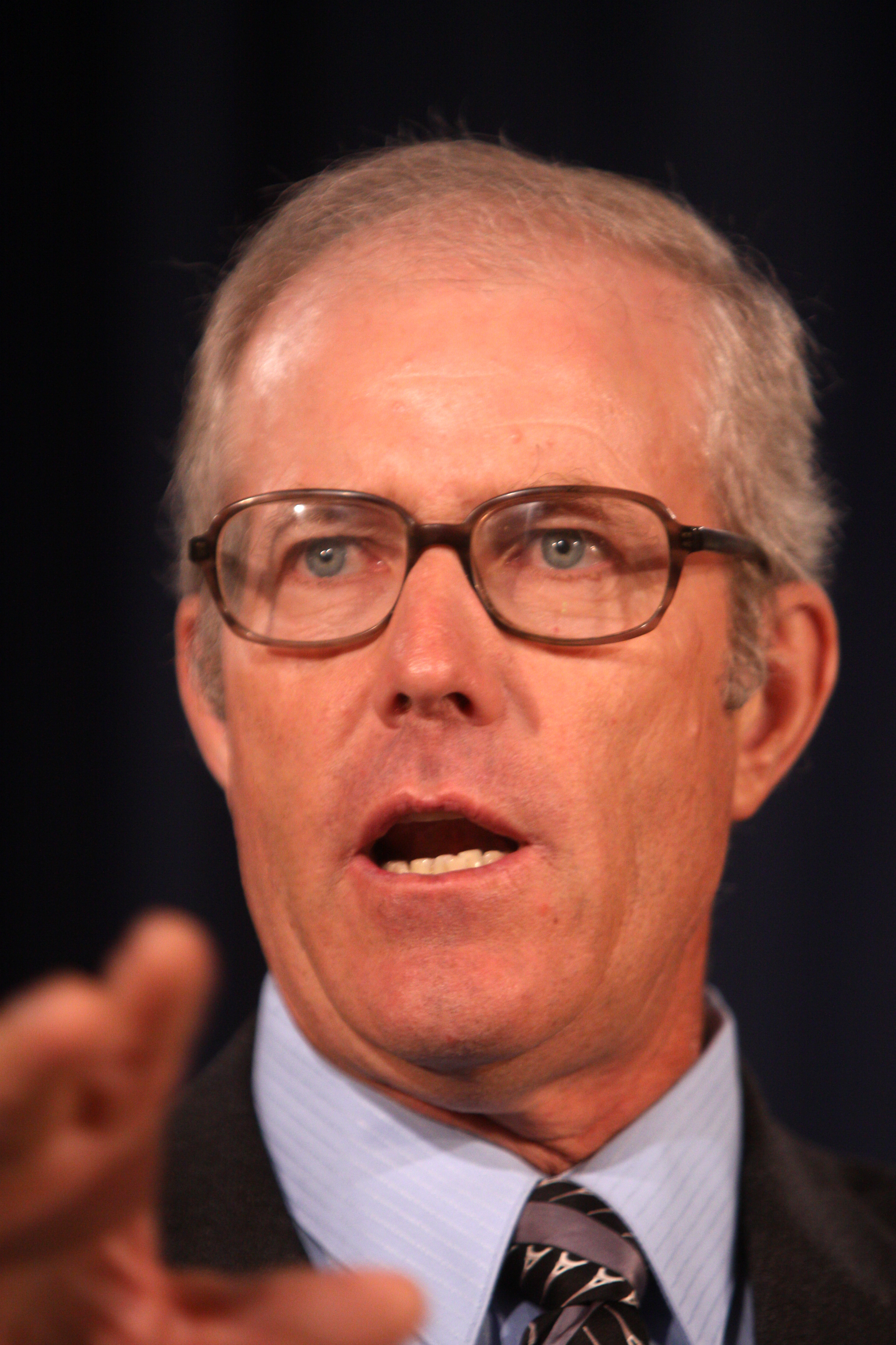 Salatin speaking at the 2012 Liberty Political Action Conference in Chantilly, Virginia.