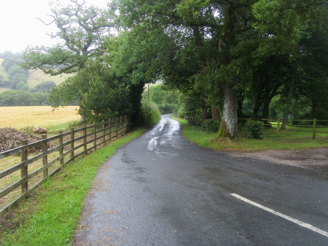 File:Lane to Trout Fishery - geograph.org.uk - 1580890.jpg