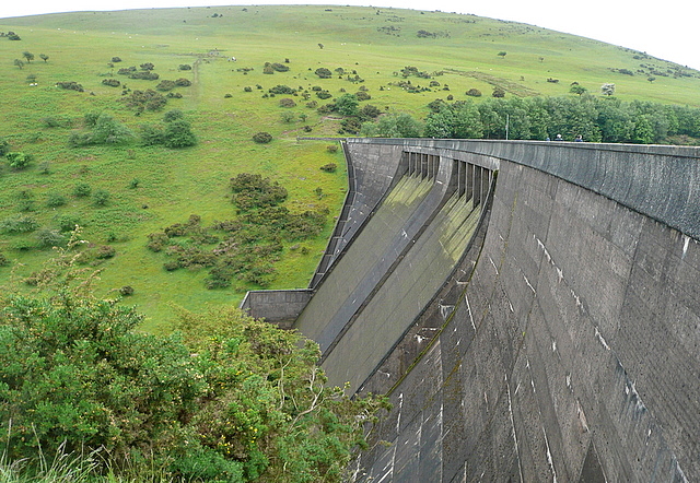 Meldon Reservoir dam - geograph.org.uk - 2438972