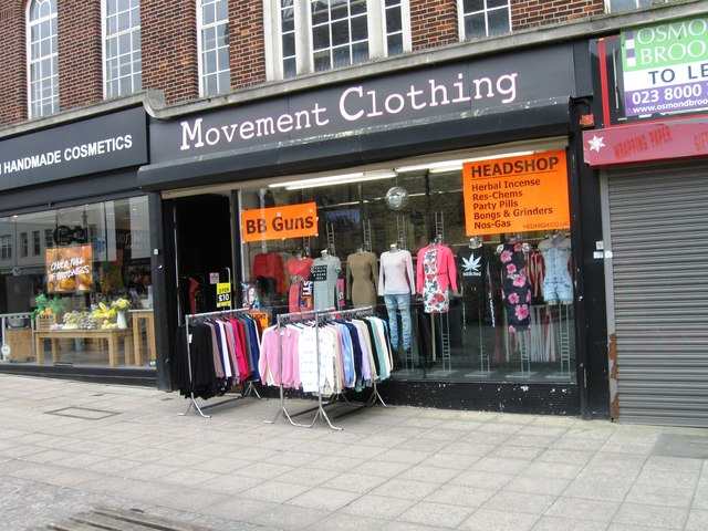 File:Movement Clothing, High Street - geograph.org.uk - 4398733.jpg