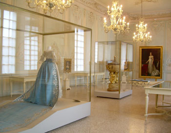 File:Museo Lombardi (Parma), Salone delle Feste.jpg