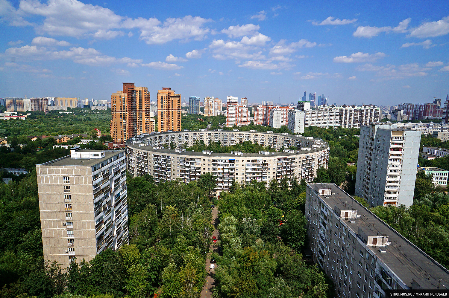 File:Nejinskaya round house3.jpg - Wikimedia Commons