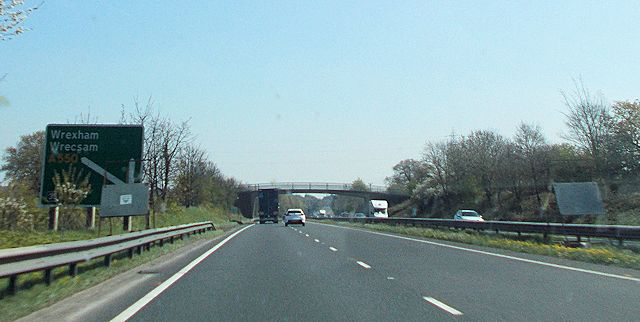 File:Pedestrian bridge over A55 - geograph.org.uk - 4455033.jpg