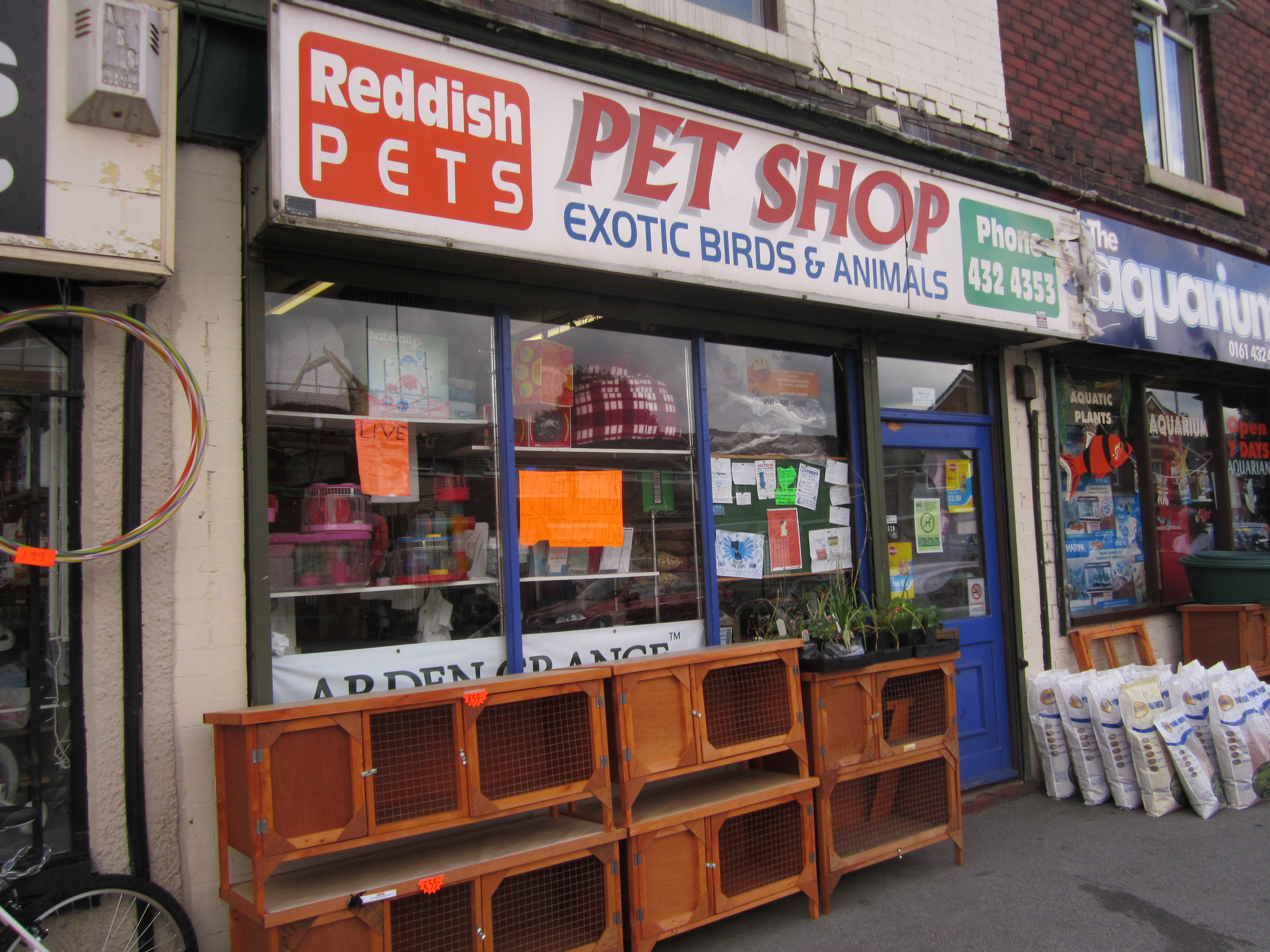 File:Pet shop, Reddish.JPG - Wikimedia Commons