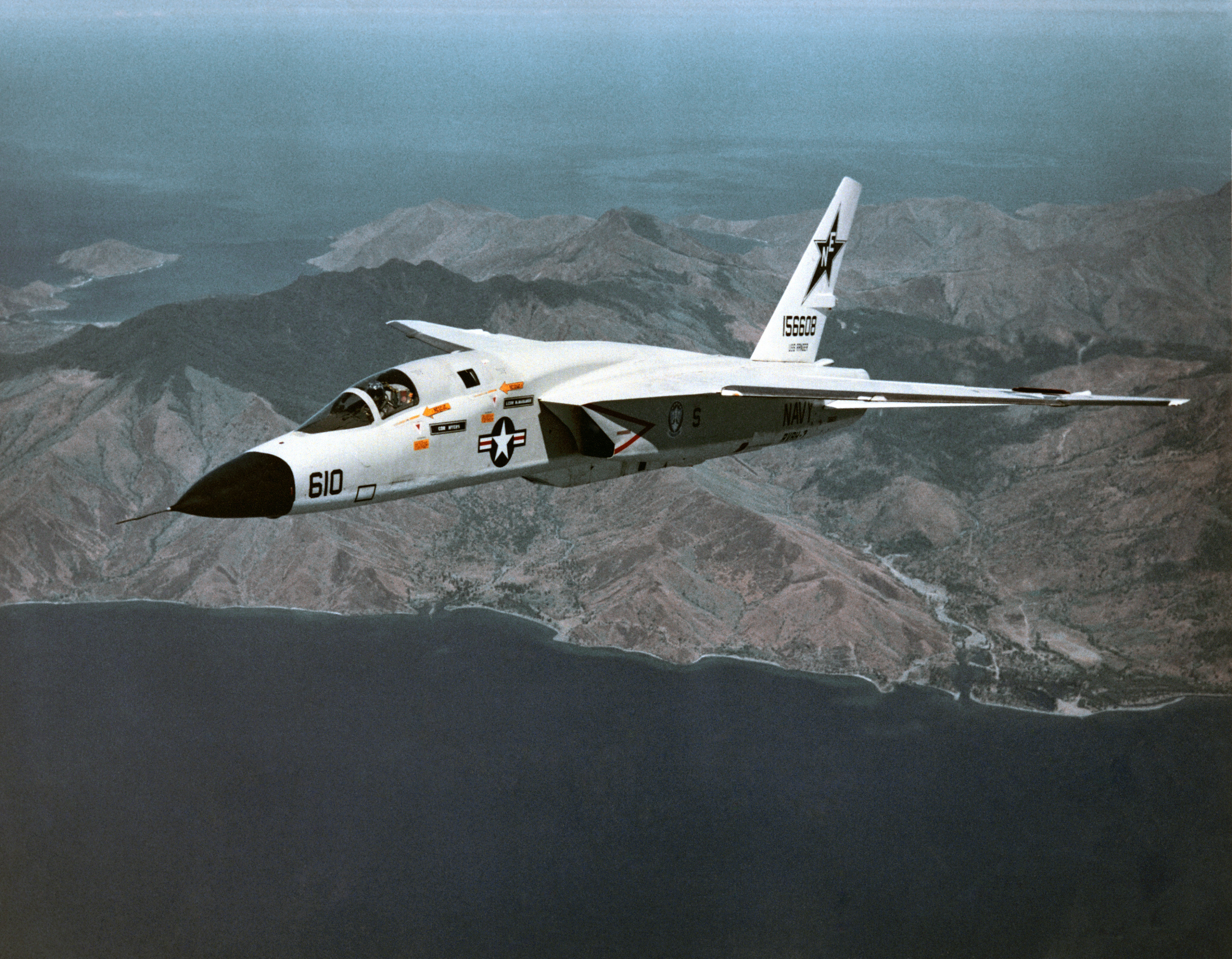RA-5C_Vigilante_RVAH-7_1979.jpg