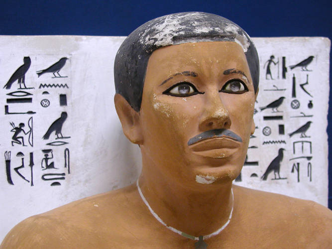 La corte del faraón Rahotep_statue