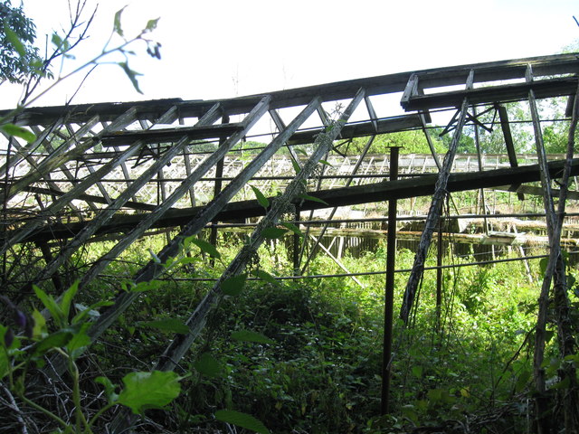 File:Ruined greenhouses - geograph.org.uk - 5024776.jpg