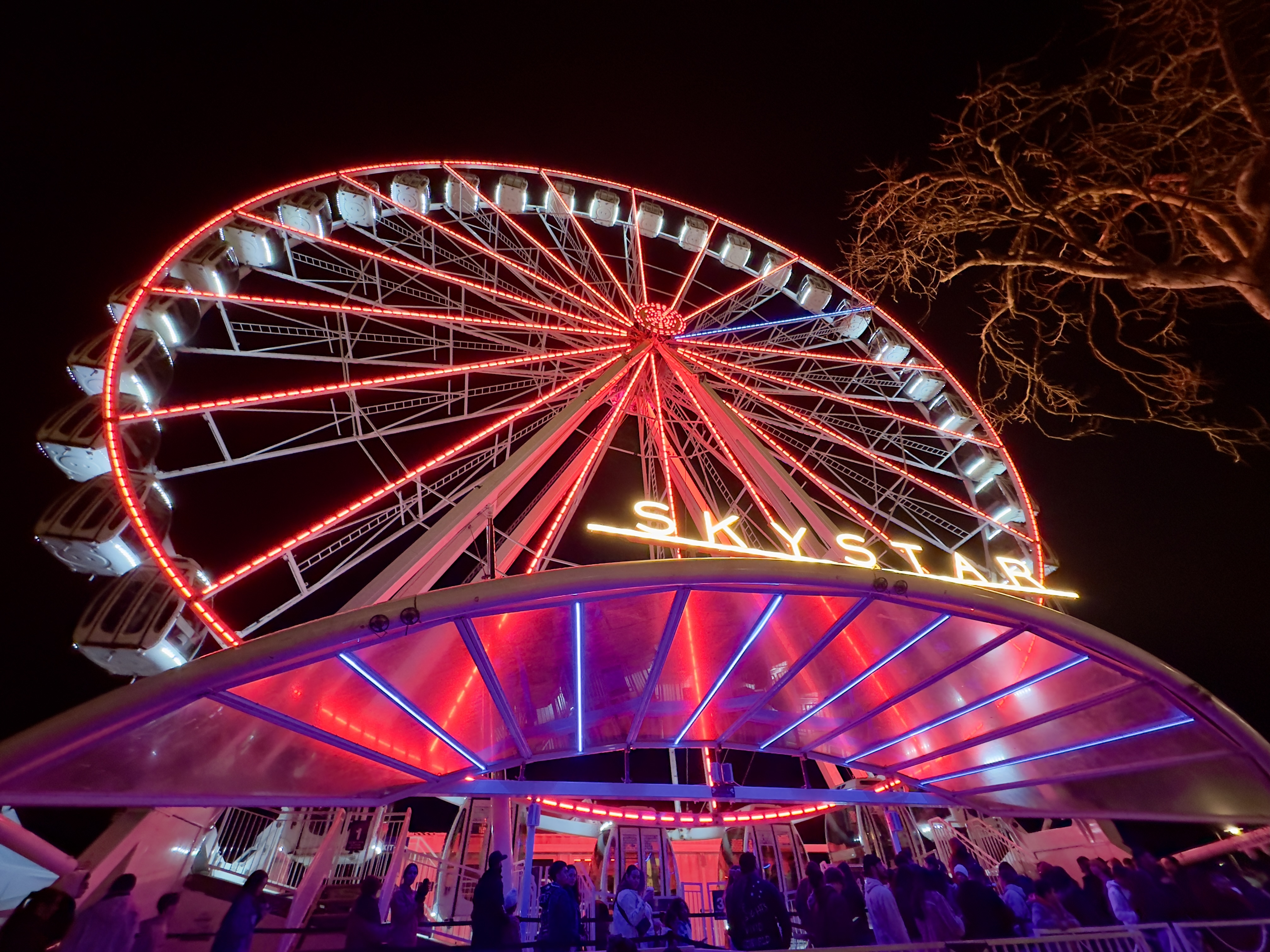 SF floats keeping SkyStar Ferris wheel in Fisherman's Wharf, The City