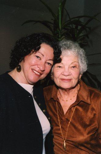 File:Soia Sotomayor 9 with her mother.jpg