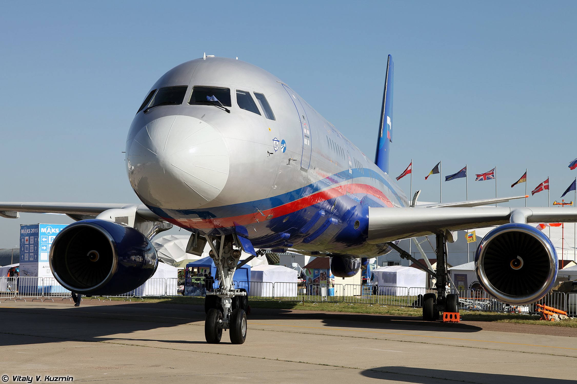 Российские самолеты 2015. Tupolev tu-214on. Самолет 2015. Аэропорт 2015.