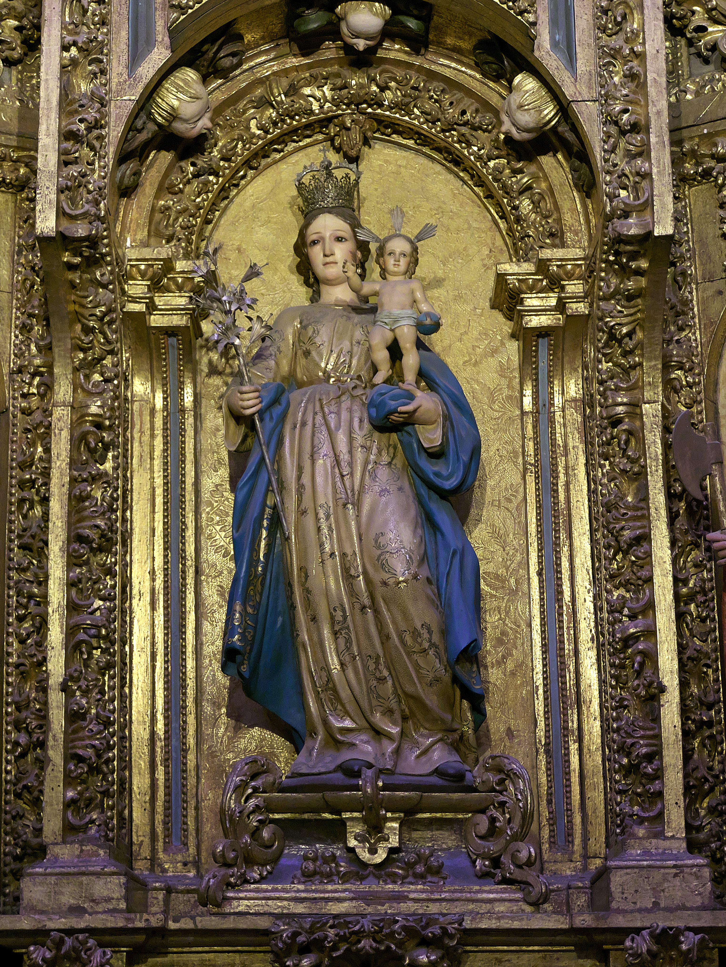 File:Virgen de la Azucena, Catedral de Santiago de  -  Wikimedia Commons