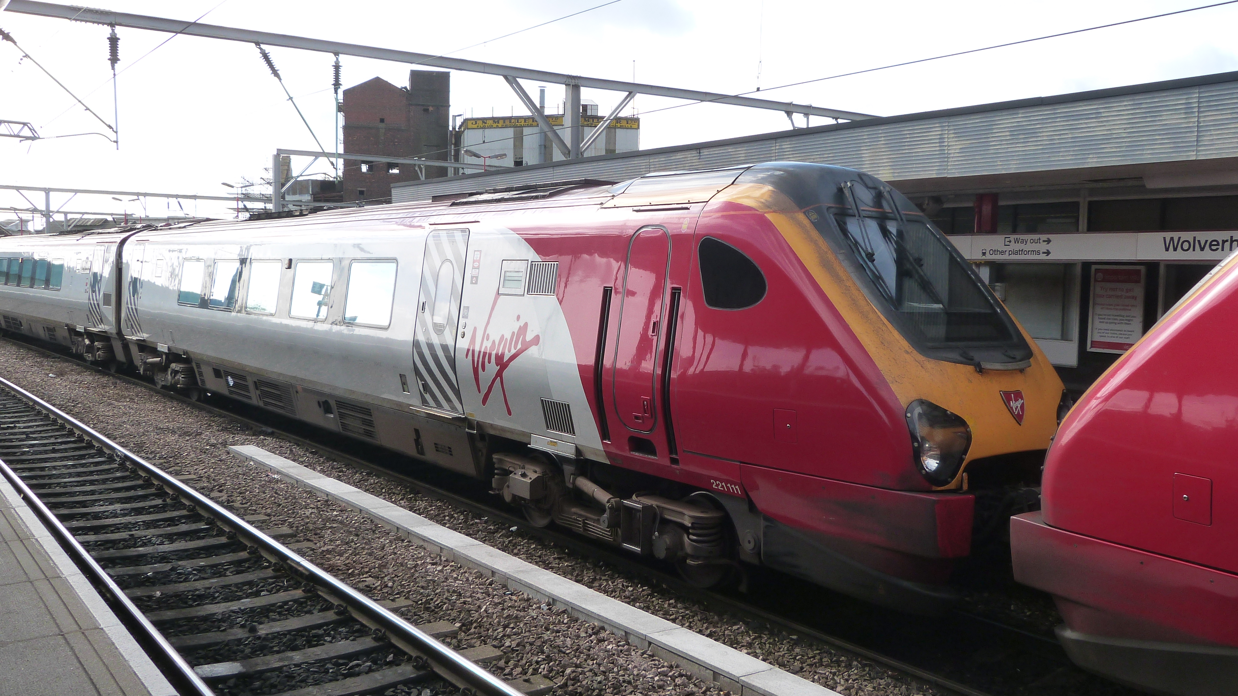 File:Virgin Trains Class 221 No 221111 (14930823479).jpg