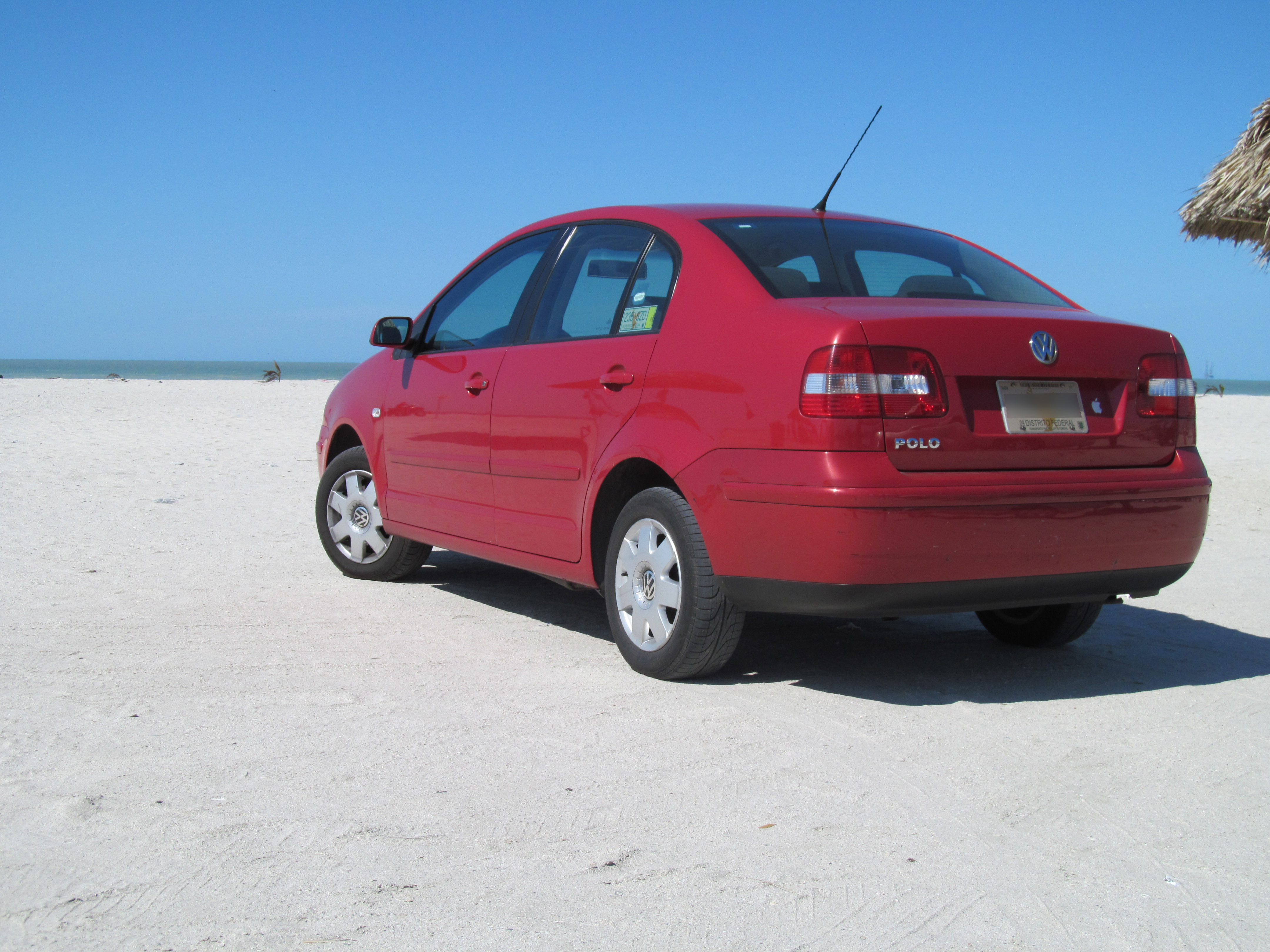 https://upload.wikimedia.org/wikipedia/commons/6/6b/Volkswagen_Polo_9N_Sedan_Mexico.JPG