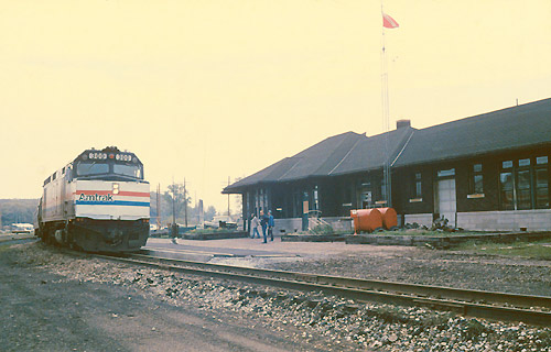 File:Westbound train at Michigan City station, January 1981.jpg