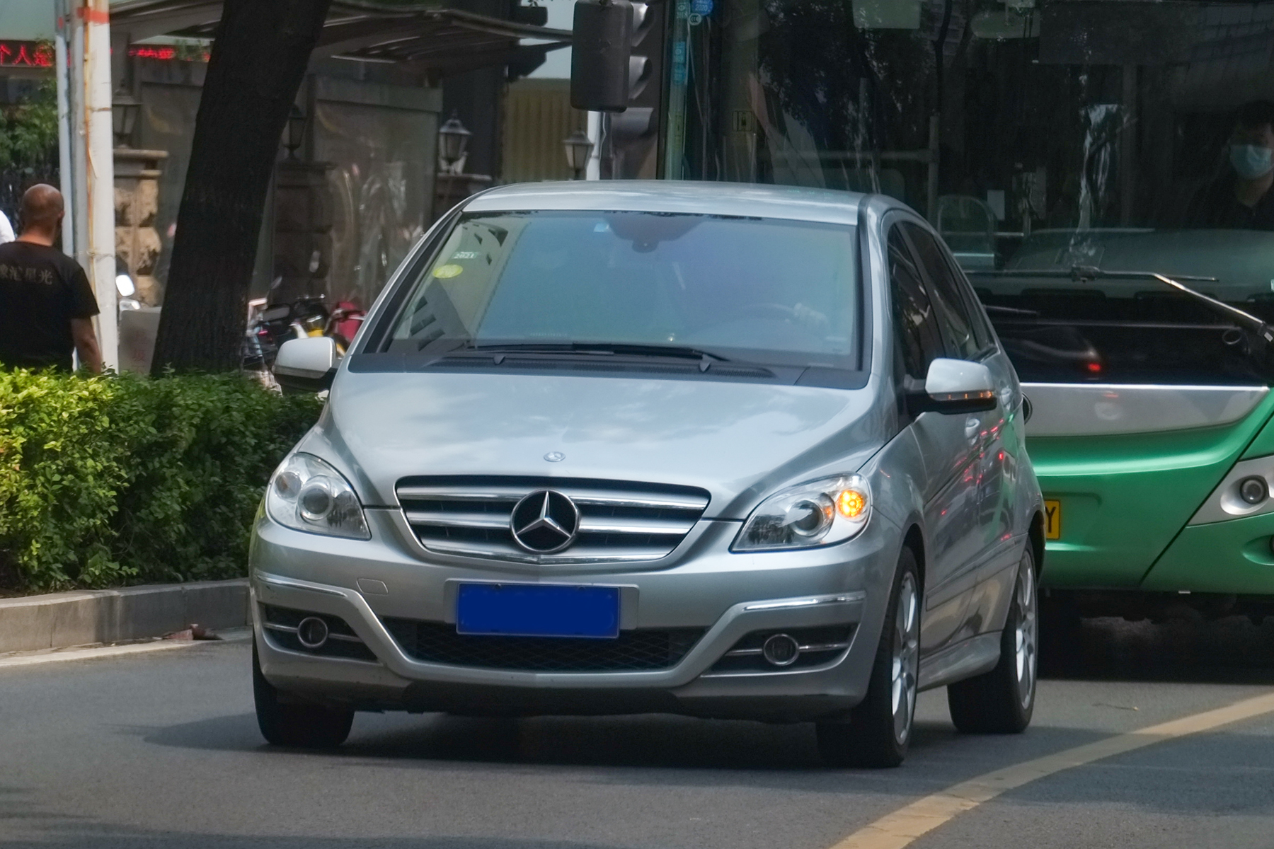 File:20210611 A Mercedes-Benz B-class (W245) in Zhengzhou.jpg - Wikimedia  Commons