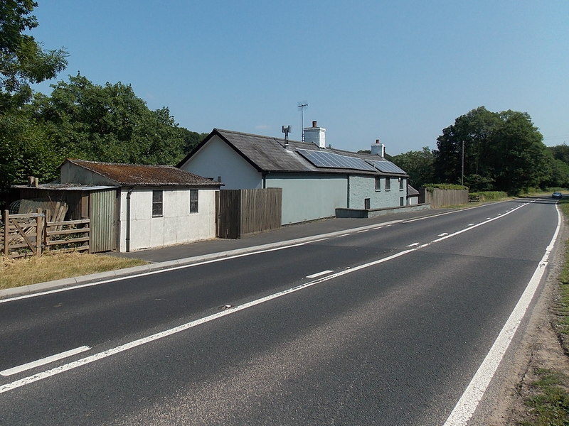 File:A470 passes Wyeside Cottages SE of Erwood - geograph.org.uk - 3569299.jpg