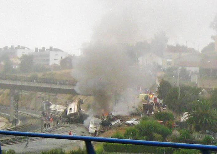 File:Accidente ferroviario de Angrois cerca de Santiago de Compostela - 24-07-2013.jpg