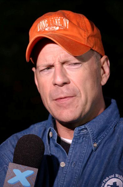 File:Actor, and National Fish and Wildlife Foundation 2005 honoree, Bruce Willis, speaking at the Foundation's Celebrating the Great Outdoors fundraising event, co-hosted by ESPN Outdoor - DPLA - 2575259a0a1dde151a848ed109e982c3.jpg