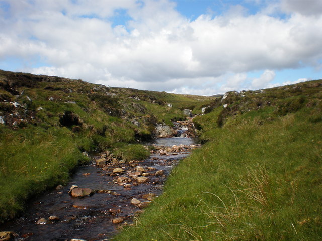 File:Allt na Muic tributary skirting old boundary fence - geograph.org.uk - 1365265.jpg