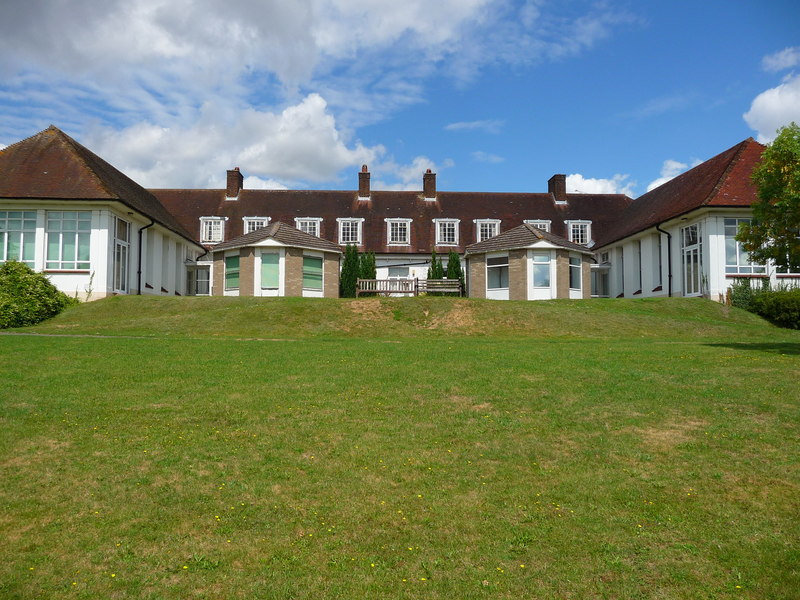 File:Andover - War Memorial Hospital (geograph 2212958).jpg