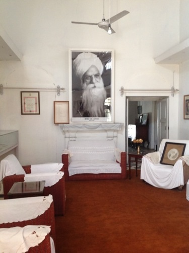 File:BHAI VIR SINGH MEMORIAL HOUSE DRAWING ROOM VIEW.jpg