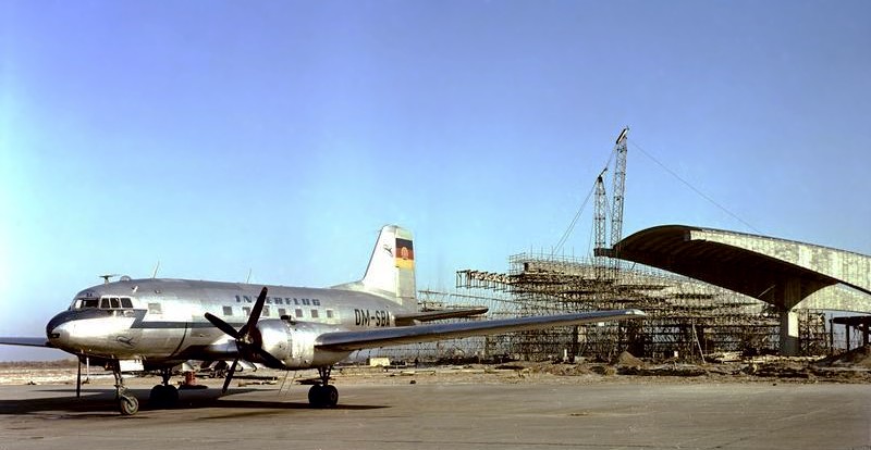 *** Interflug *** Bundesarchiv_DH_2_Bild-F-04180%2C_Berlin-Sch%C3%B6nefeld%2C_Flughafenbau%2C_Il14