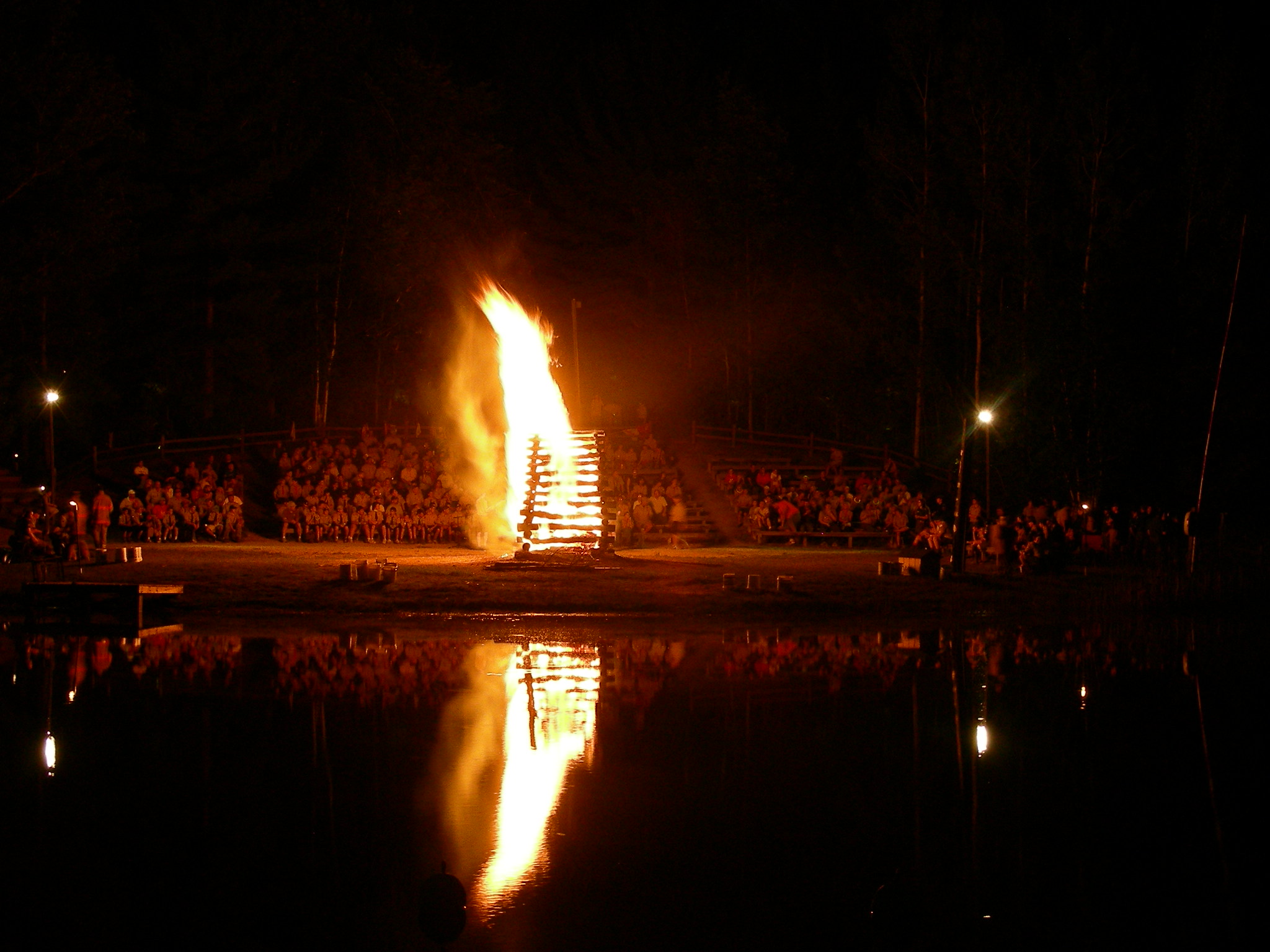 File:Campfire opposite.JPG - Wikimedia Commons