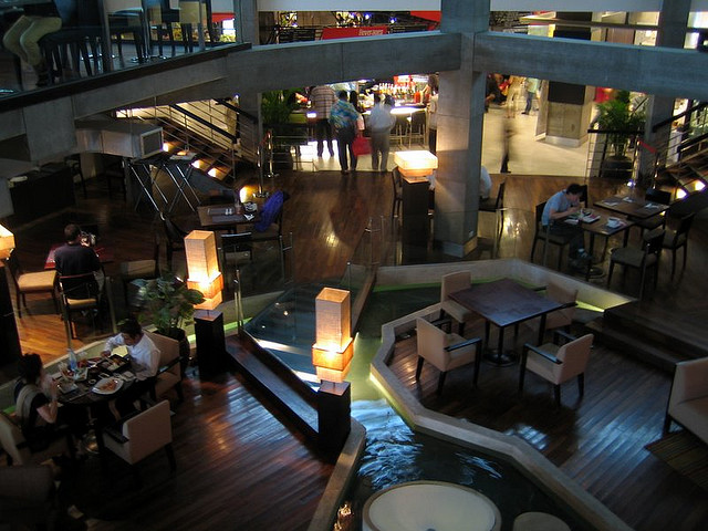 Centralchitlomfoodcourt.jpg